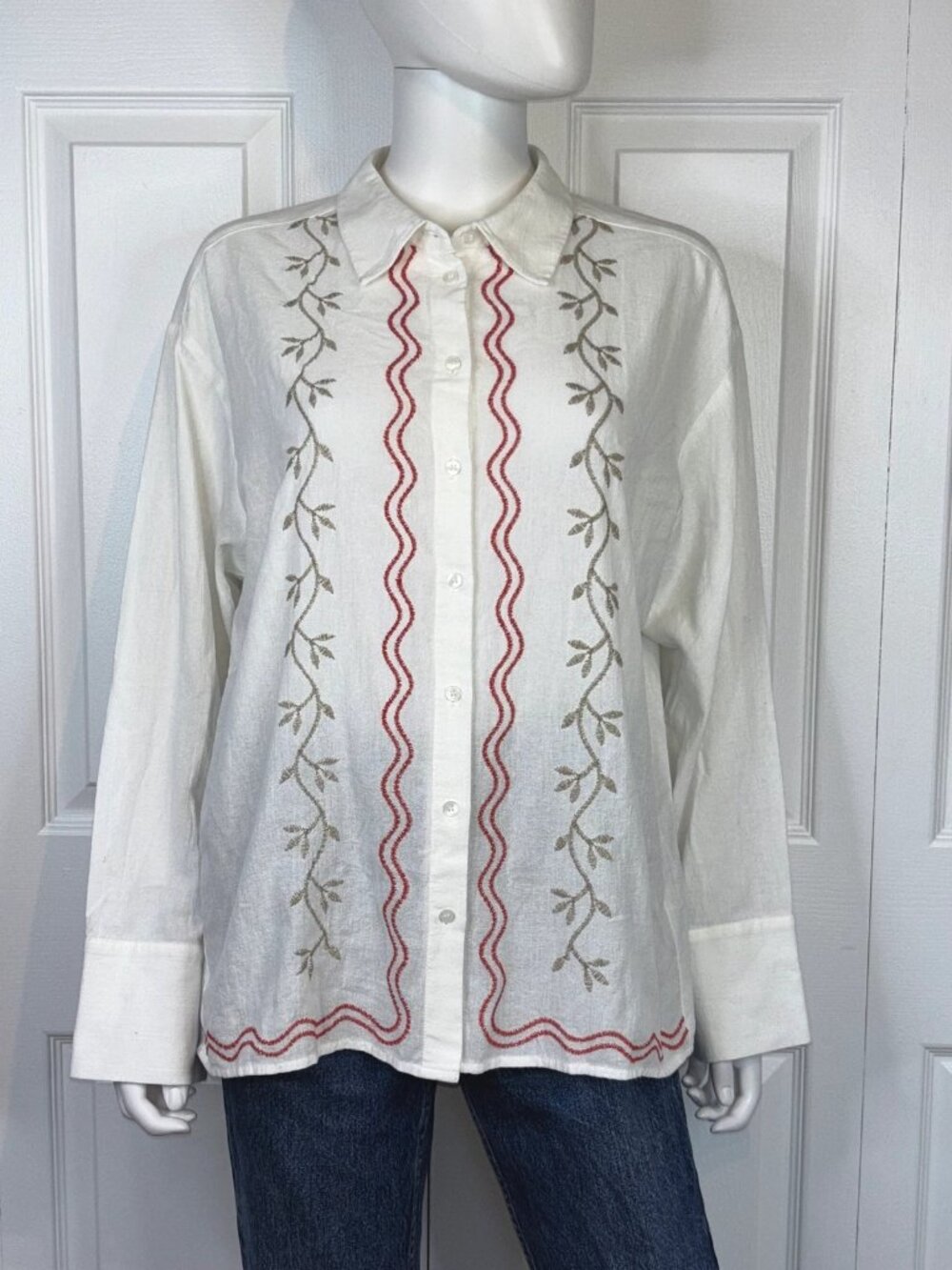 VERO MODA women's embroidered blouse size Medium NWT